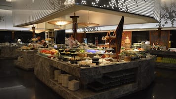 Breakfast, lunch, dinner served; international cuisine