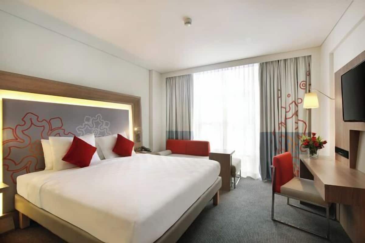 Minibar, in-room safe, desk, blackout drapes