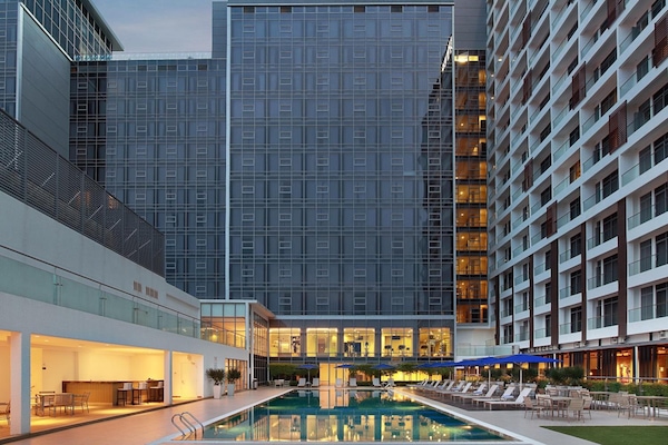 Outdoor pool, pool umbrellas, sun loungers