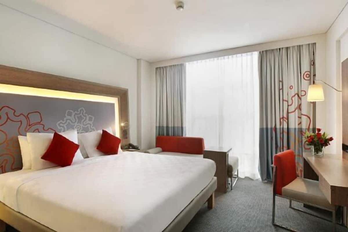 Minibar, in-room safe, desk, blackout drapes