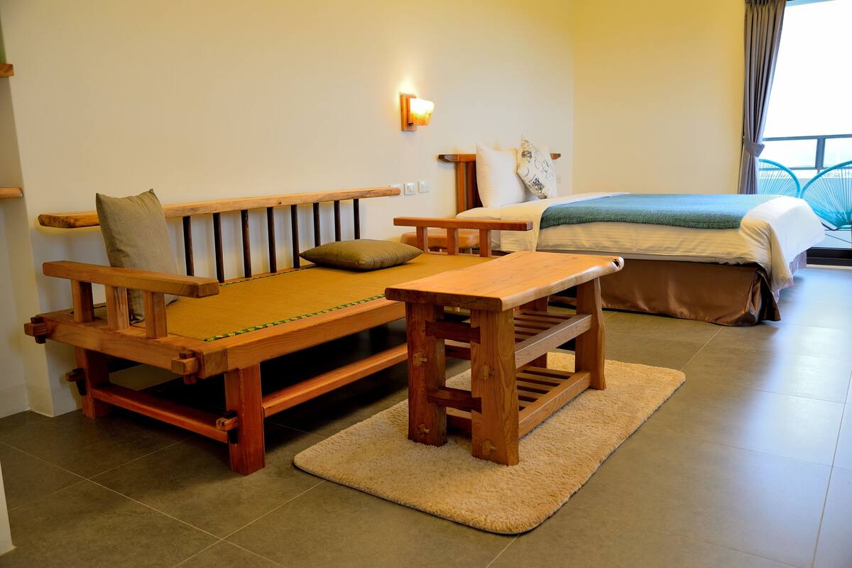Kamar Superior, 1 Tempat Tidur Queen, balkon | Seprai premium, selimut bulu angsa, dan bantalan ekstra lembut