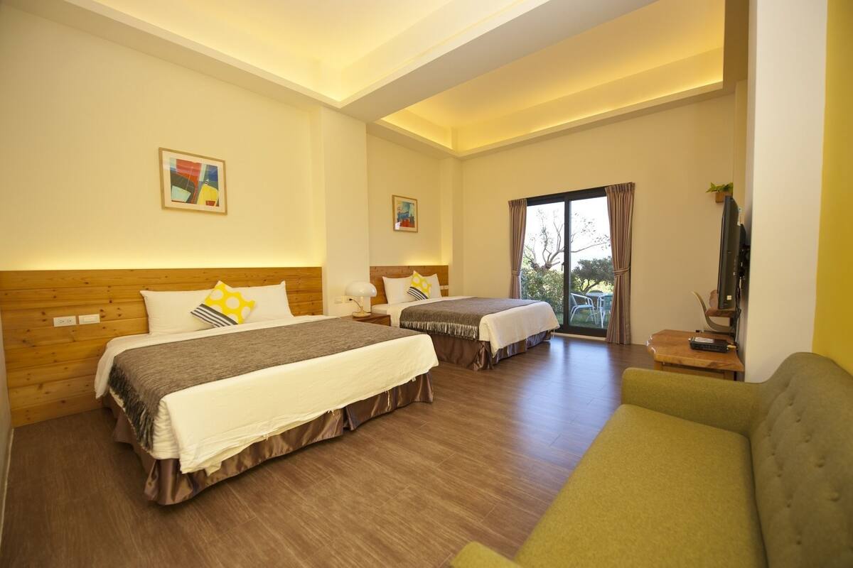 Kamar Quadruple Standar, pemandangan laut | Seprai premium, selimut bulu angsa, dan bantalan ekstra lembut