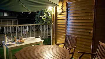 Suite estudio Premium, 2 habitaciones, para no fumadores, vista a la ciudad | Terraza o patio