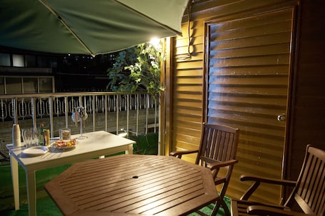 Premium Studio Suite, 2 Bedrooms, Non Smoking, City View | Terrace/patio