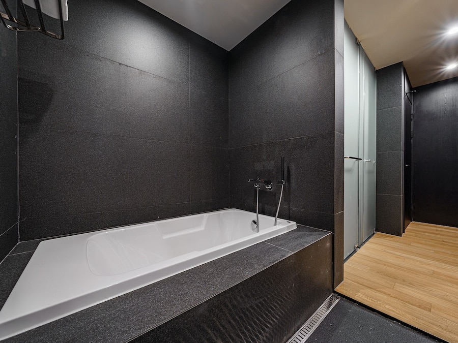 Doppia Deluxe | Bagno | Asciugacapelli, accappatoio, pantofole, bidet