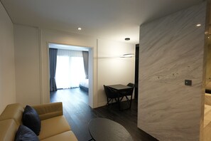 Televisión de pantalla plana, computadora