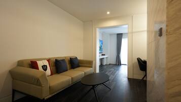 Suite Family Room | Ruang tamu | TV skrin rata, komputer