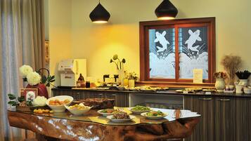 Free daily buffet breakfast