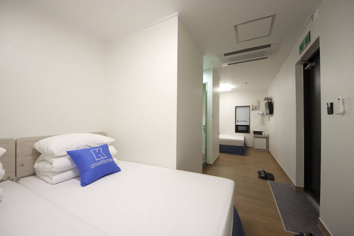 Habitación familiar | Ropa de cama de alta calidad y wifi gratis