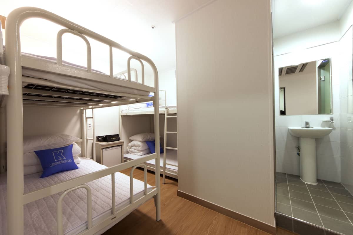 Premium bedding, free WiFi