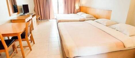 Superior Family Room | Una cassaforte in camera, Wi-Fi gratuito, lenzuola