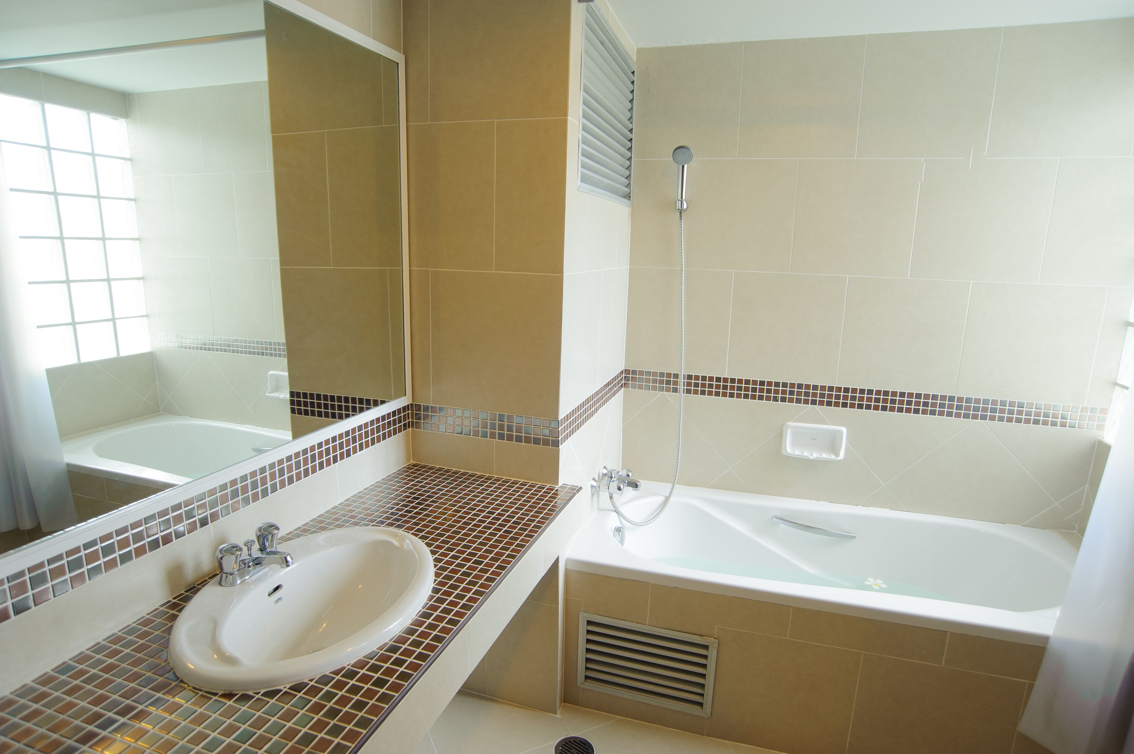 standard plus king bed | bathroom | combined shower/bathtub, spring water bathtub, hydromassage showerhead