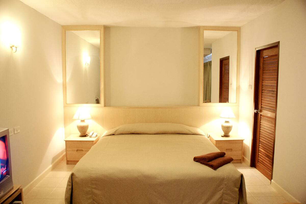 Standard Diamond King Bed | 房內夾萬、免費 Wi-Fi、床單