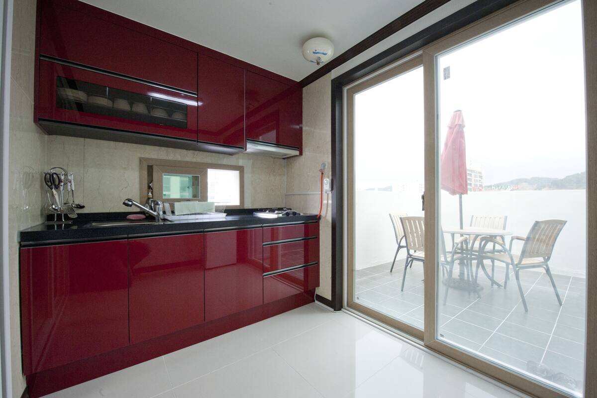 excellent suite | private kitchenette | fridge, electric kettle