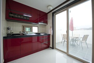 Excellent Suite | 전용 간이 주방 | 냉장고, 전기 주전자