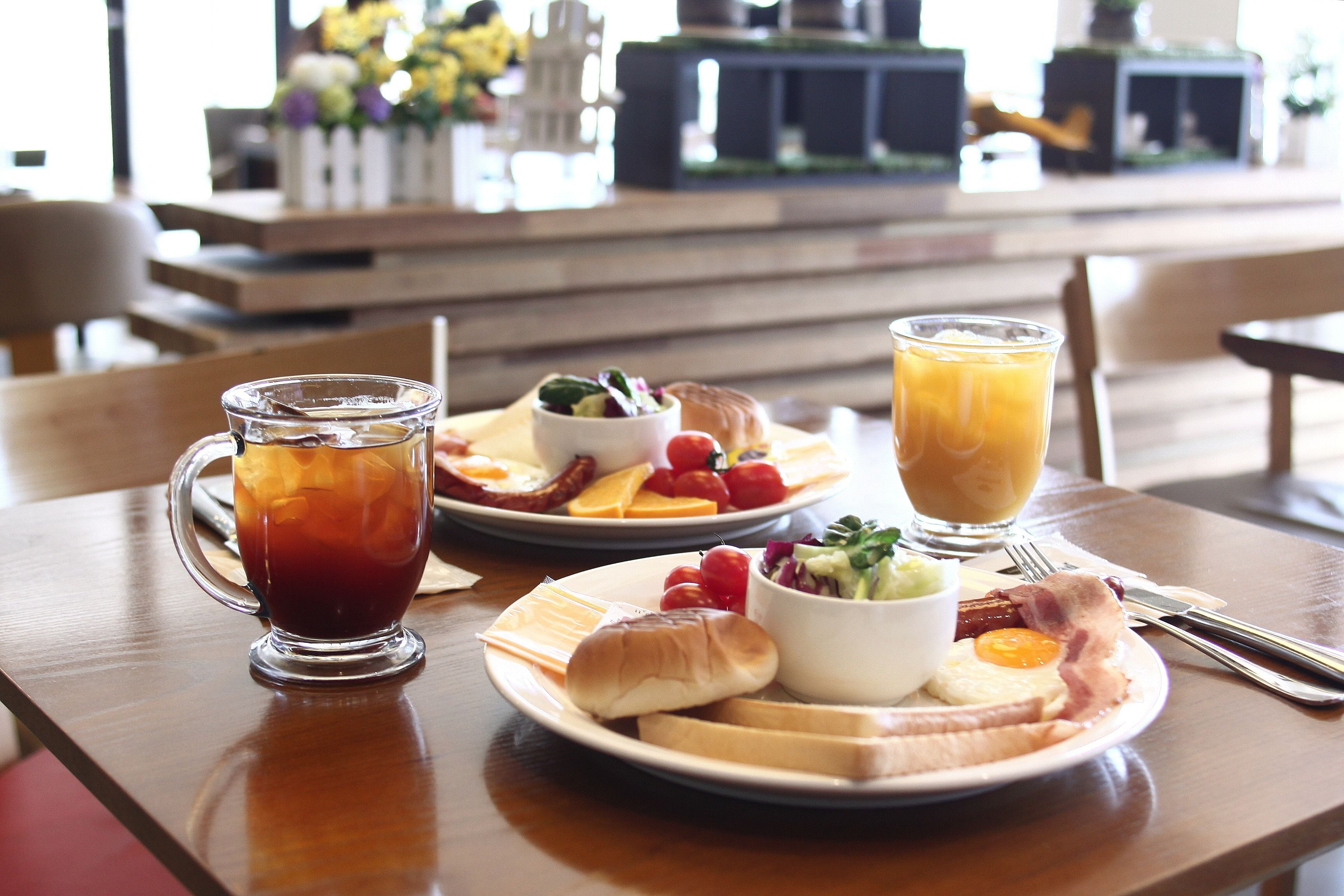 daily continental breakfast (krw 12000 per person)