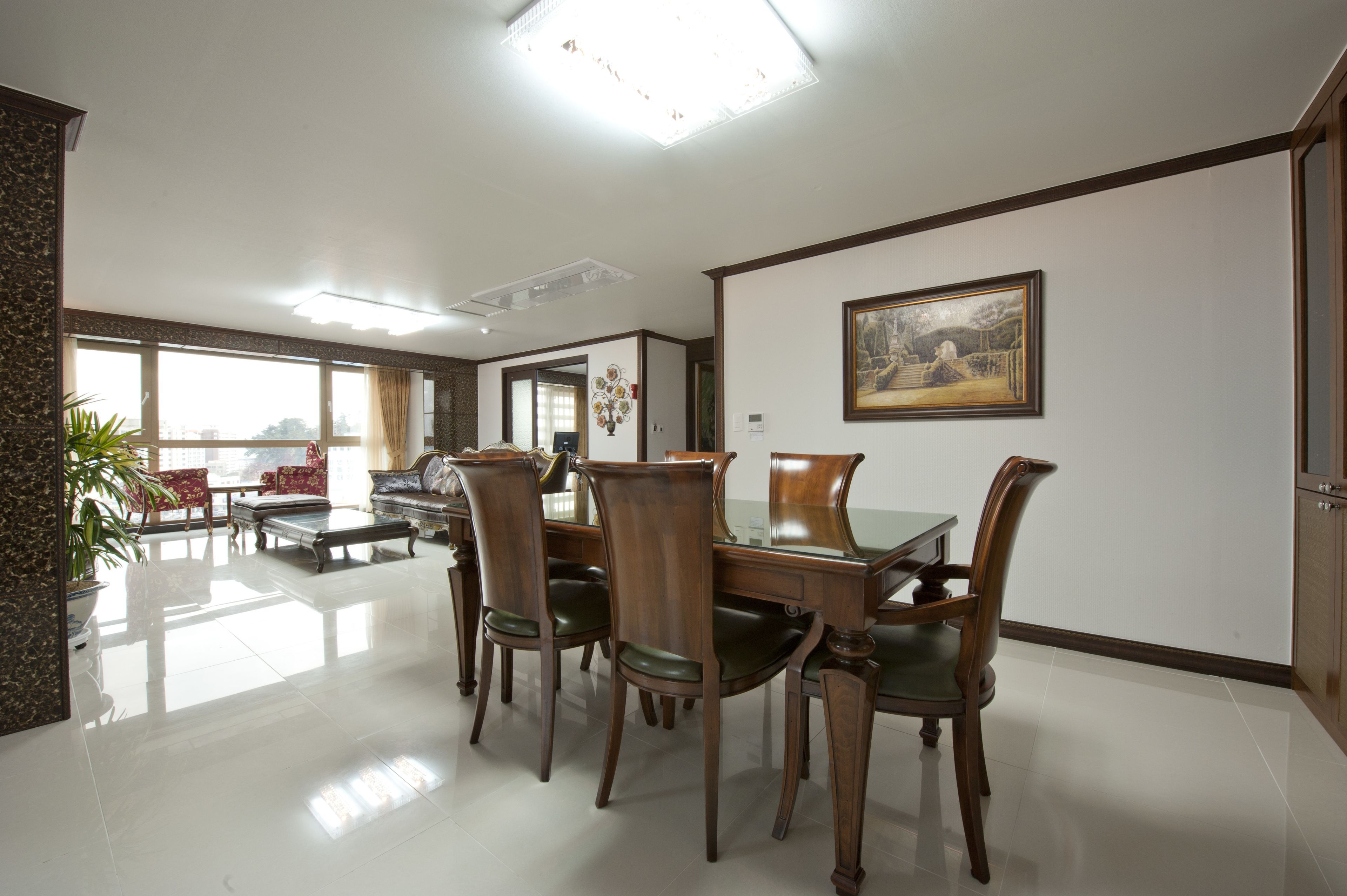 excellent suite | living area | tv