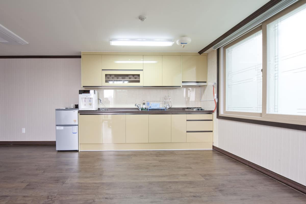 residence room | private kitchenette | fridge, electric kettle