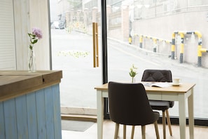 Lobby sitting area - WELL PLUS BNB Guest House (Seoul)