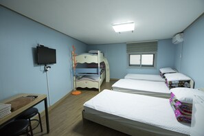 A room with bunk beds, a desk, and a television. - WELL PLUS BNB Guest House (Seoul)