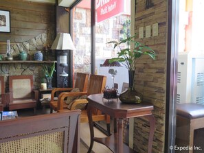 Lobby sitting area - Las Casitas de Angela Hotel (Davao)