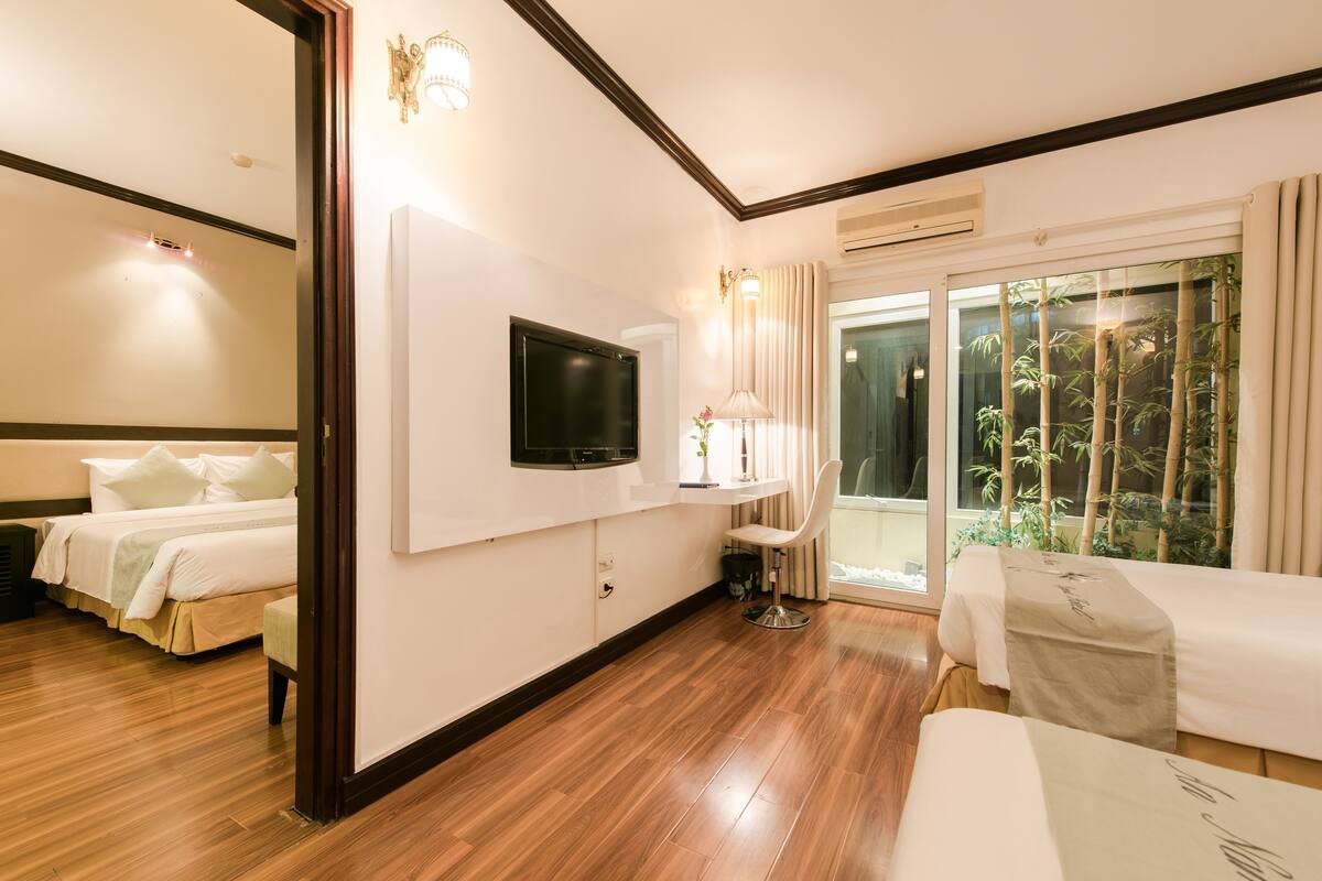 Family Room | Minibar, in-room safe, desk, iron/ironing board (on request)