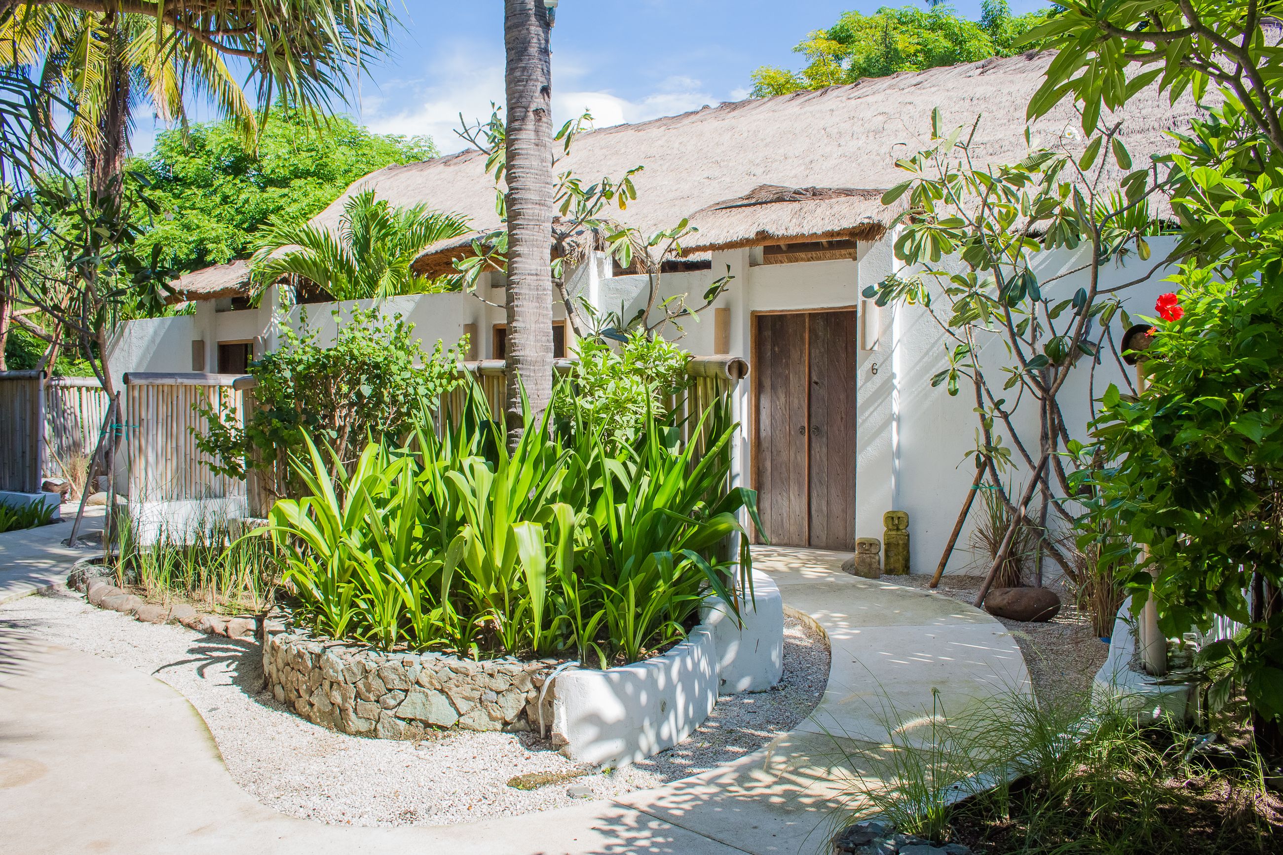 deluxe room | 1 bedroom, in-room safe, desk, laptop workspace