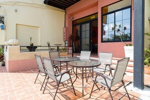 Outdoor dining - Summer Delight B&B (Hengchun)