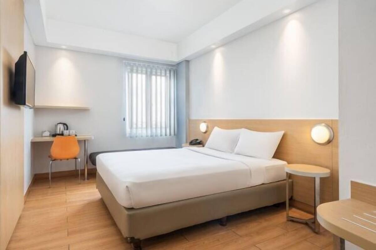 In-room safe, desk, blackout curtains, soundproofing