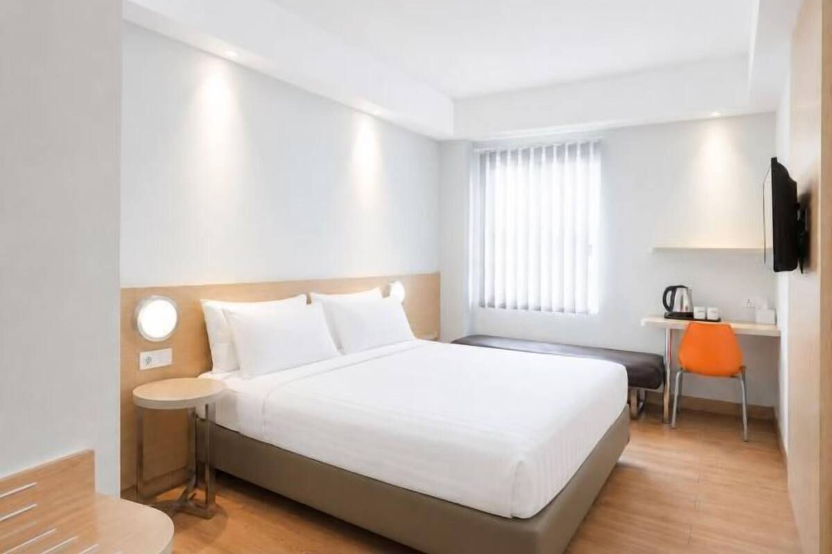 In-room safe, desk, blackout drapes, soundproofing