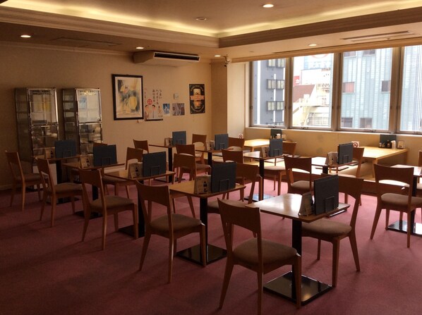 Breakfast, lunch, dinner and brunch served  - Capsule & Spa Grand Sauna Shinsaibashi (Osaka)
