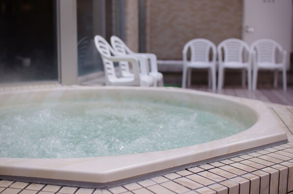 Bathtub spa outdoor