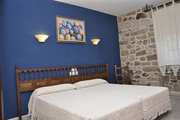 Premium bedding, desk, rollaway beds