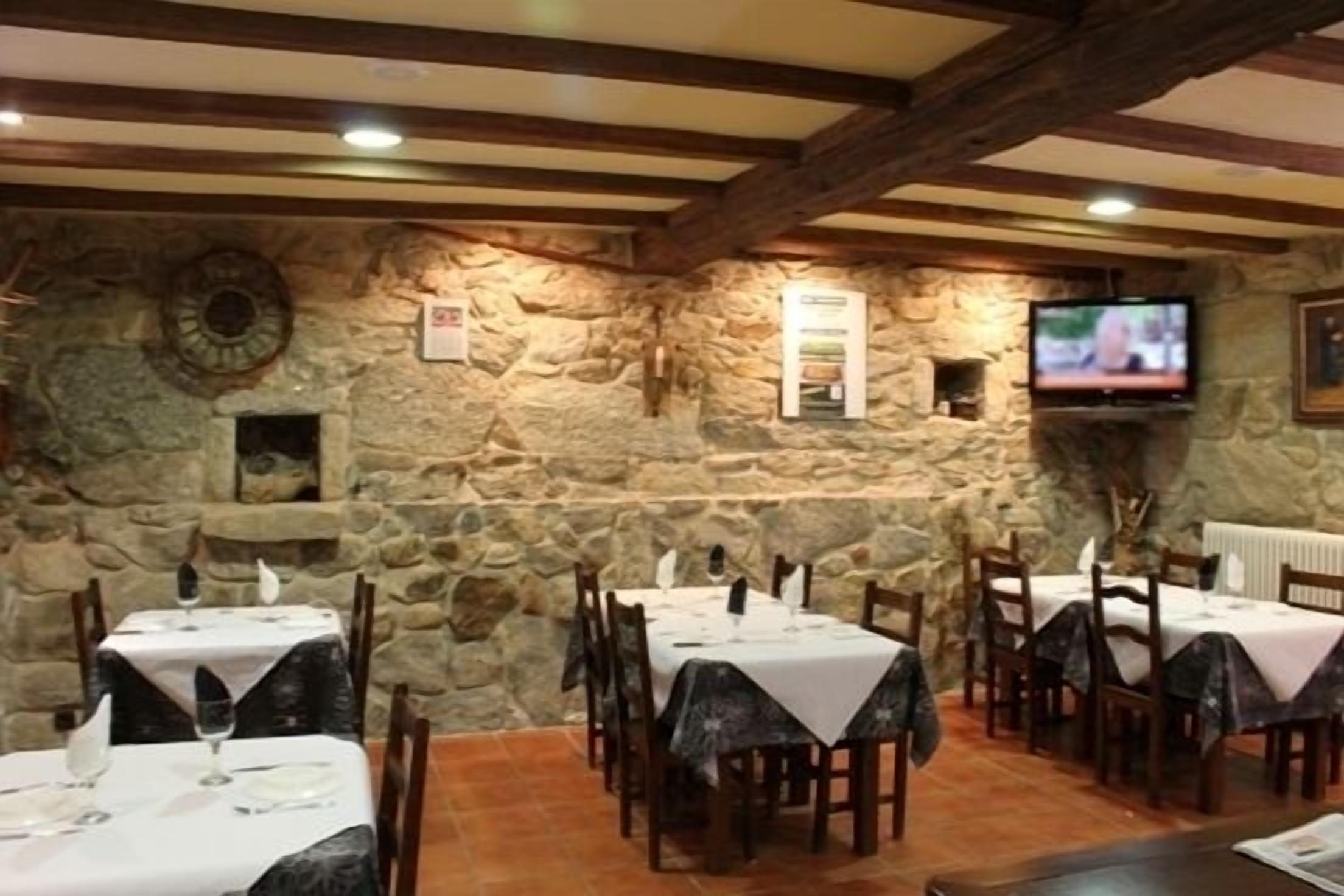 breakfast and dinner served, regional cuisine