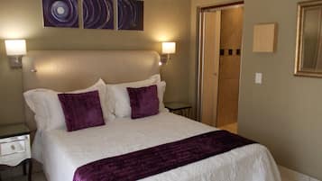 King/Twin Kitchenette BNB | Cofres nos quartos, escrivaninha, cortinas blackout