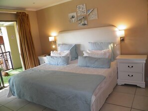 King/Twin Room Shower incl breakfast | In-room safe, desk, blackout drapes, iron/ironing board - Homestay Travel Guest House (Roodepoort)