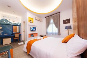 Individually decorated, individually furnished, desk, blackout curtains - SouthernSea Hostel (Hengchun)