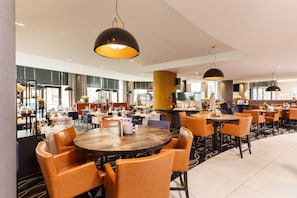 2 restaurants, breakfast, lunch, dinner served; French cuisine
