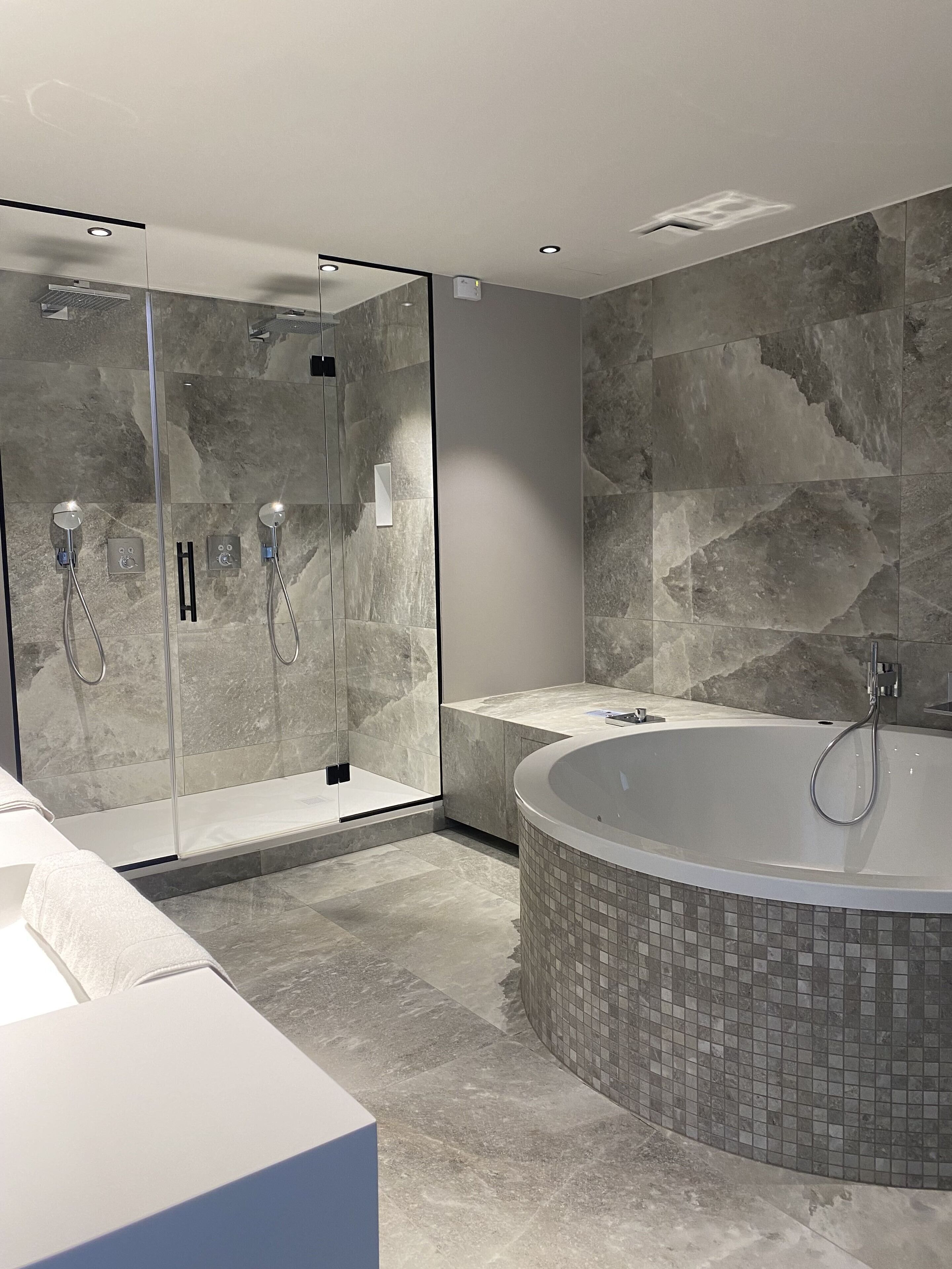 deluxe suite | bathroom | free toiletries, hair dryer, slippers, towels