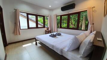 Villa, 5 Bedrooms | 4 bedrooms, premium bedding, in-room safe, desk
