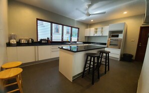 Villa, 5 Schlafzimmer | Eigene Küche | Großer Kühlschrank, Mikrowelle, Herdplatte