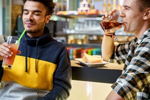 Bar (on property) - a&o Stuttgart City - Hostel (Stuttgart)
