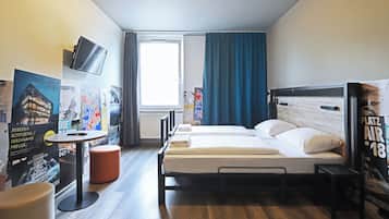 Zimmersafe, Schreibtisch, Verdunkelungsvorhänge, schallisolierte Zimmer