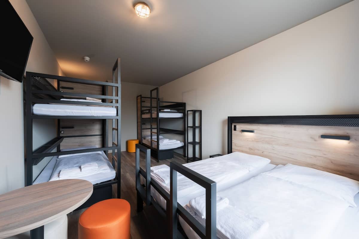 Dortoir partagĂ© | Coffre-fort, bureau, rideaux dâobscurcissement, systĂšme dâinsonorisation