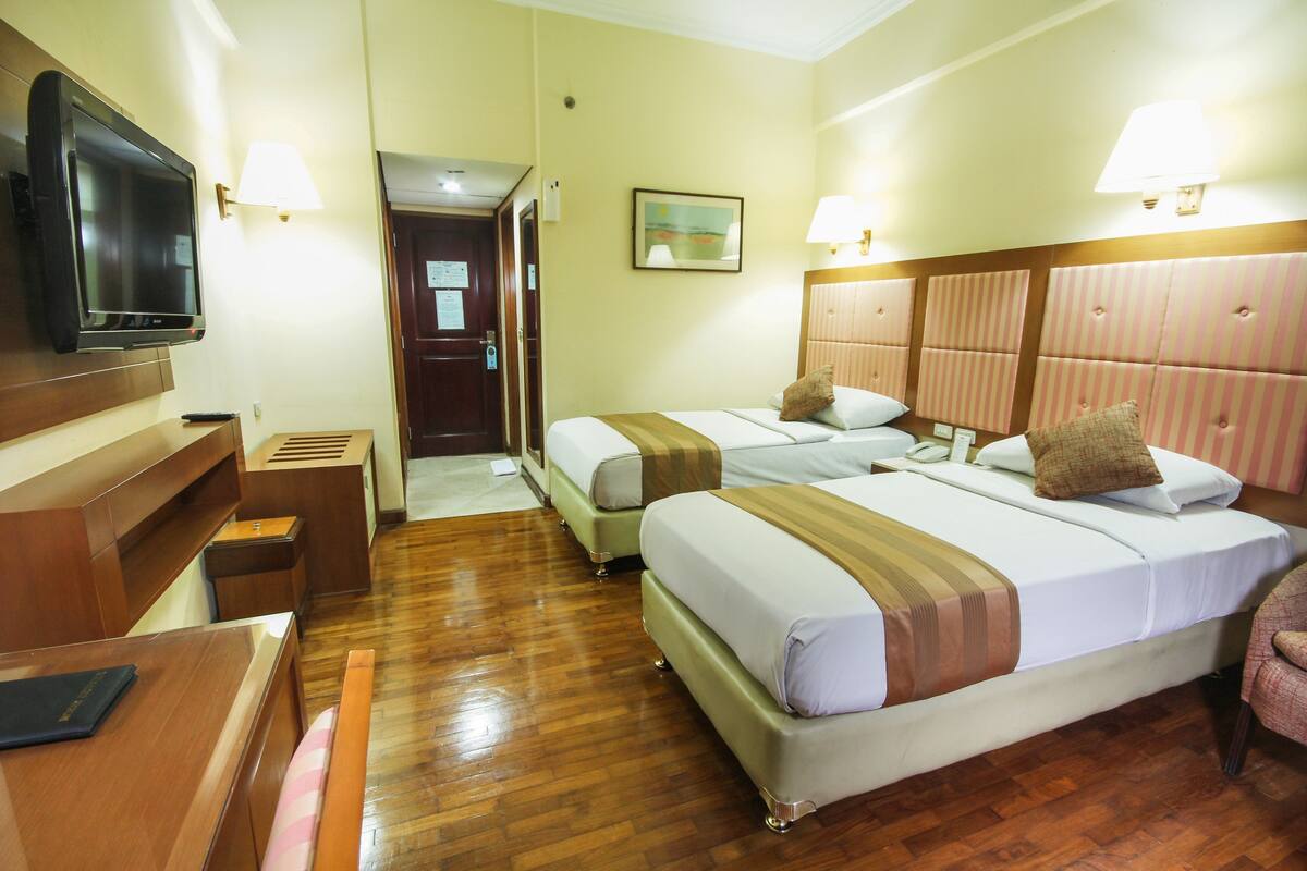 In-room safe, desk, soundproofing, WiFi (free)