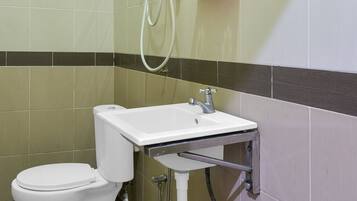 Camera Deluxe con 2 letti singoli | Bagno | Doccia, set di cortesia gratuito, asciugacapelli, bidet