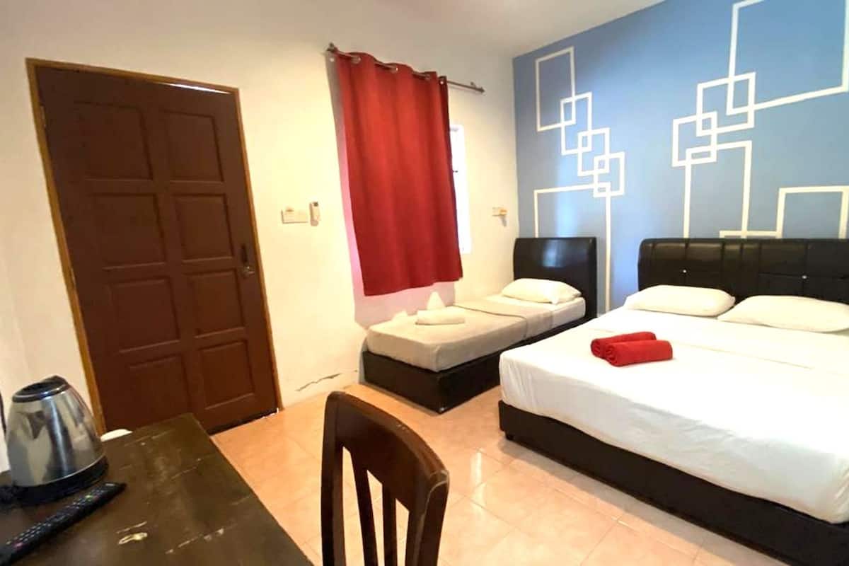 Minibar, desk, iron/ironing board, free WiFi