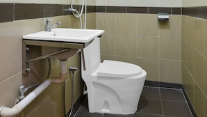 A bathroom with a sink, toilet, mirror, and shower. - Collection O Langkawi Near Pantai Cenang formerly Tokman Inn (Langkawi)