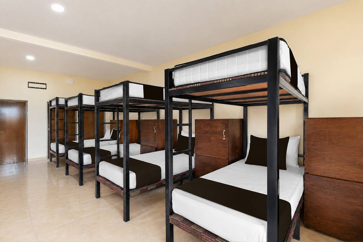Room, Mixed Dorm | Minibar, desk, iron/ironing board (on request), free WiFi
