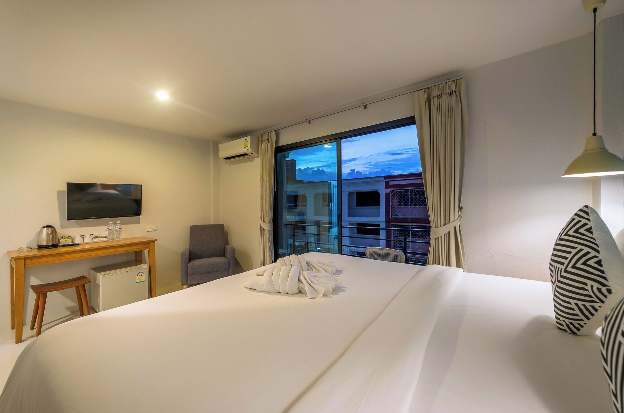 deluxe king balcony | premium bedding, individually decorated, desk, laptop workspace